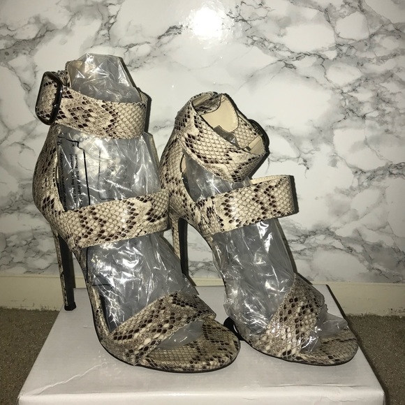 Snakeskin shoes and matching clutch - Picture 2 of 5